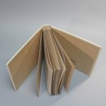 Natúr vászon fotóalbum - fekete+arany mintával, egyedi felirattal