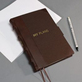   2026 heti tervező - barna valódi bőr és vászon, matt arany felirat