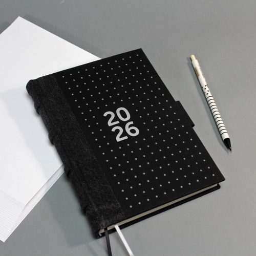 2026 heti tervező - fekete farmer és vászon, matt ezüst felirat