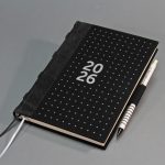 2026 heti tervező - fekete farmer és vászon, matt ezüst felirat