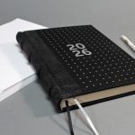 2026 heti tervező - fekete farmer és vászon, matt ezüst felirat