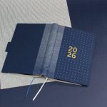2026 heti tervező - kék farmer és vászon, matt arany felirat