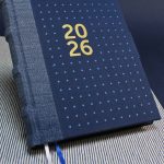 2026 heti tervező - kék farmer és vászon, matt arany felirat