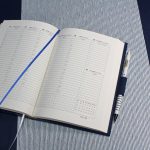 2026 heti tervező - kék farmer és vászon, matt arany felirat