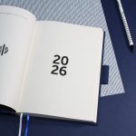 2026 heti tervező - kék farmer és vászon, matt arany felirat