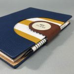 A/5 sötétkék - barna - okker csíkos napló cserélhető belívvel, egyedi felirattal