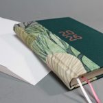 2026 heti tervező - zöld és famintás vászon, matt rozé arany felirat