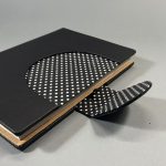 A/5 fekete -fehér pöttyös napló cserélhető belívvel